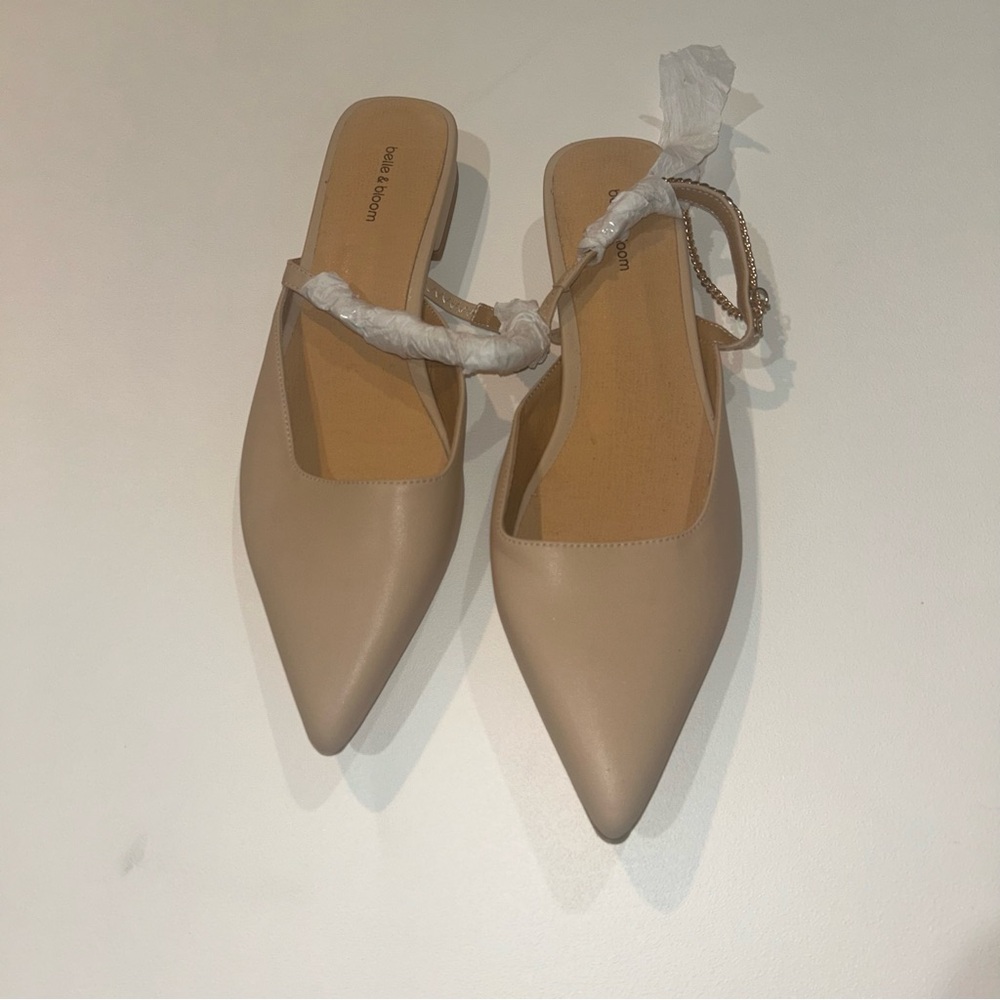 BELLE & BLOOM Womans Size 10 ON THE GO LEATHER FLAT  Sand mules
